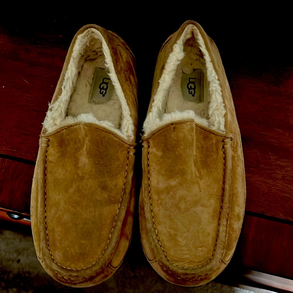 Selling men’s size 8 loafers. Worn once. Like new condition